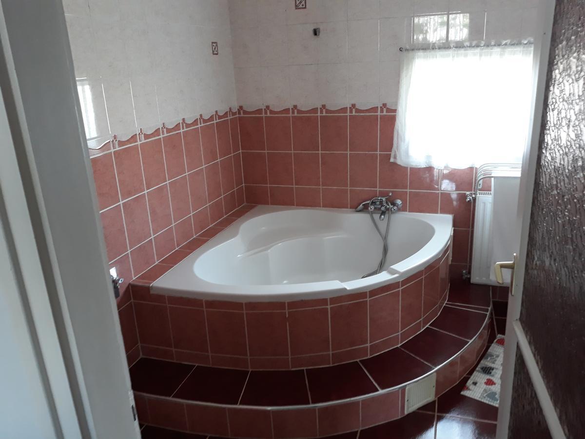 Rozsa Apartman Lenti Eksteriør billede